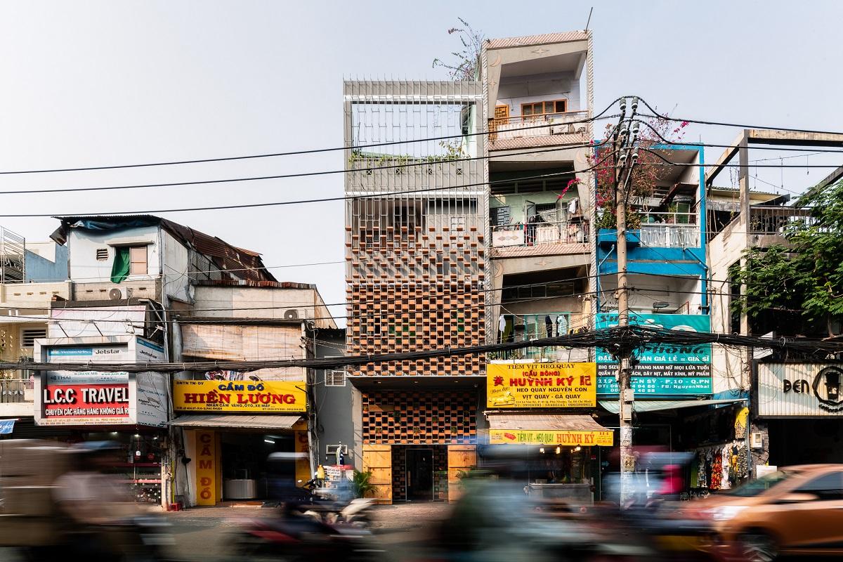 Lối kiến trúc “độc nhất vô nhị” của một cửa hàng bán nước mắm ở giữa lòng thành phố Hồ Chí Minh